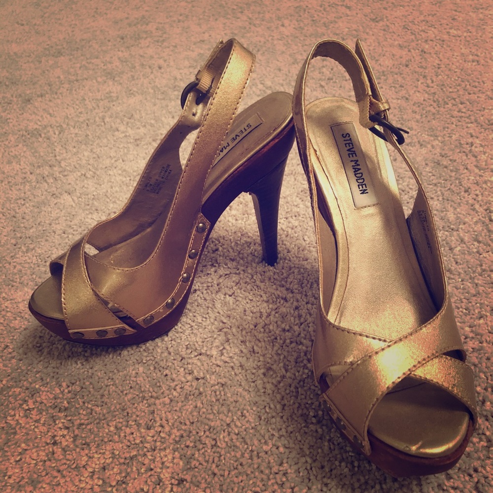 Gold Steve Madden sandals